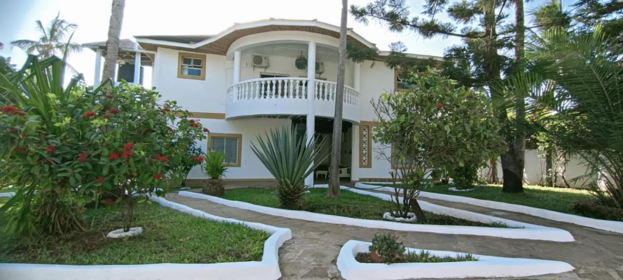 Tichi Villas - Diani Beach Exteriör bild